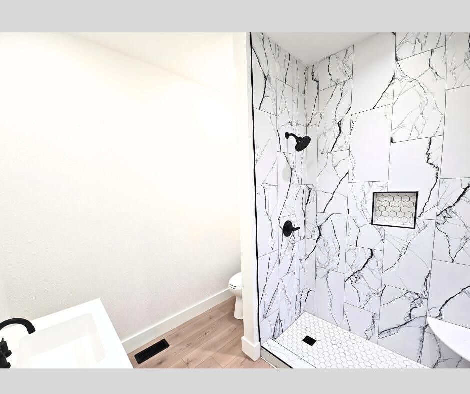 432 Englewood Road Madisonville, TN 37354 - Photo 6 of 13 a bathroom with a bathtub and shower