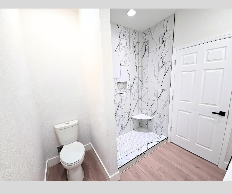432 Englewood Road Madisonville, TN 37354 - Photo 8 of 13 a bathroom with a toilet and shower