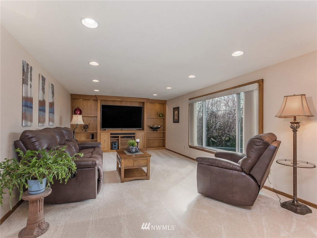 1726 Shattuck Avenue South Renton, WA 98055 - Photo 3 of 25 Gallery Image 3
