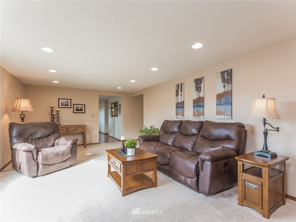 1726 Shattuck Avenue South Renton, WA 98055 - Photo 4 of 25 Gallery Image 4