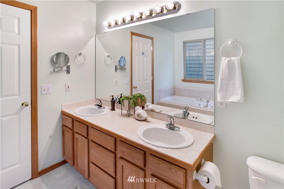 27 167th Place Southwest Bothell, WA 98012 - Photo 15 of 25 a bathroom with a sink and a mirror