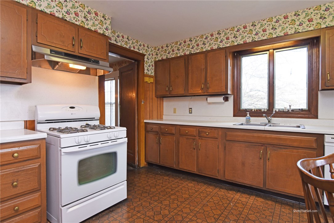 14 Brandon Road Cranston, RI 02910 - Photo 15 of 26