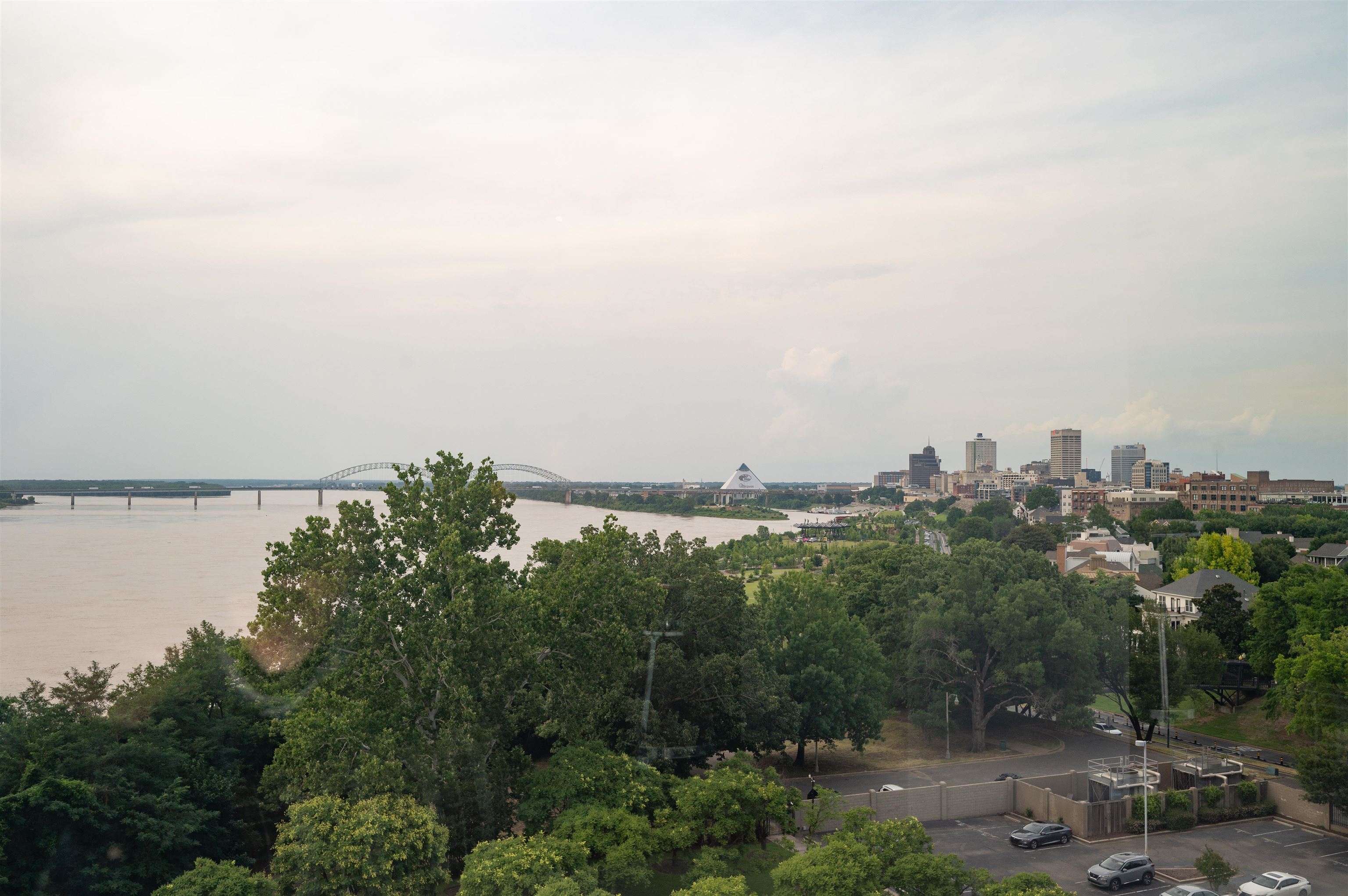 655 Riverside Drive, Unit 801 Memphis, TN 38103 - Photo 17 of 35