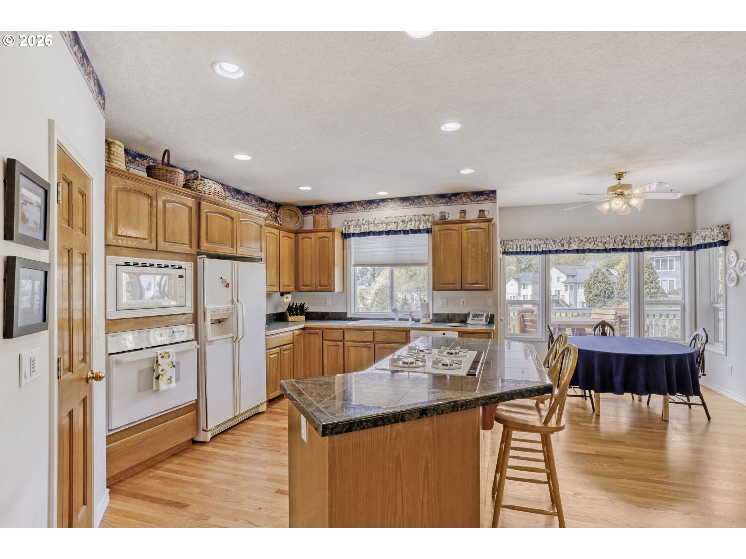2357 Southwest Linneman Drive Gresham, OR 97080 - Photo 9 of 47