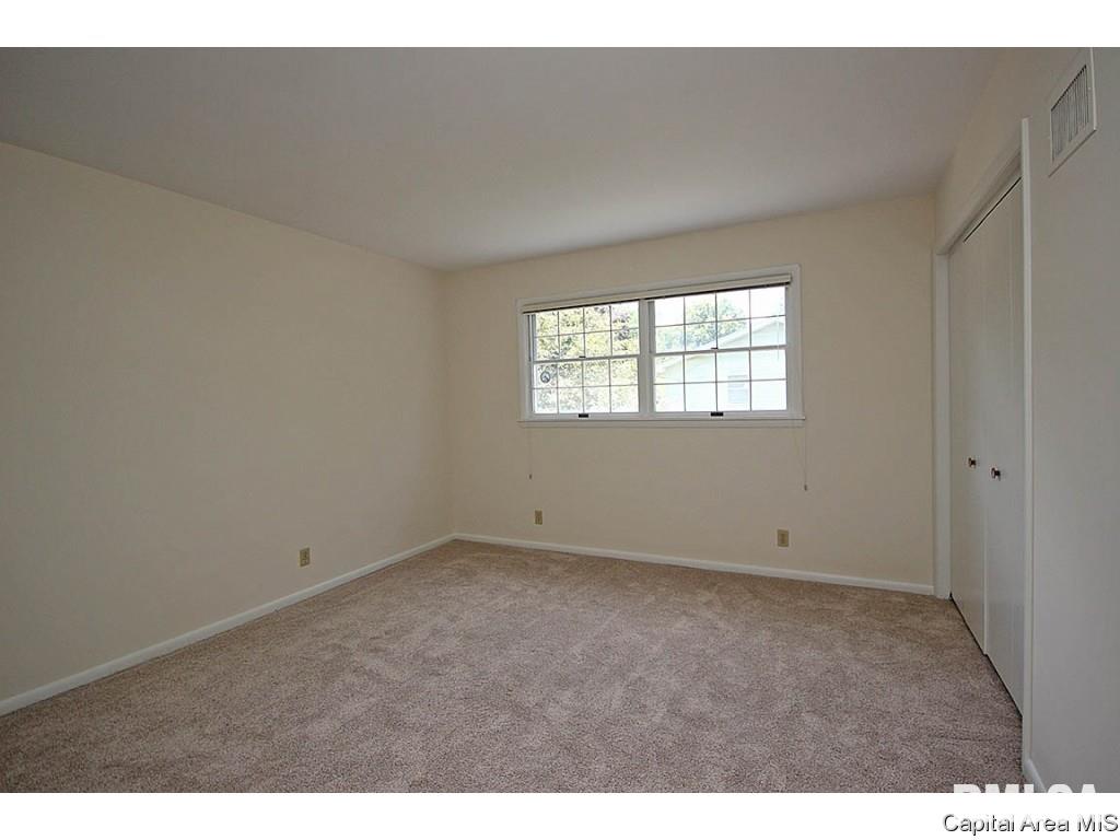 127 Golf Road Springfield, IL 62704 - Photo 15 of 36