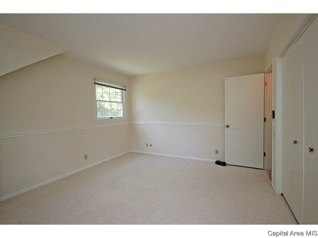 127 Golf Road Springfield, IL 62704 - Photo 16 of 36