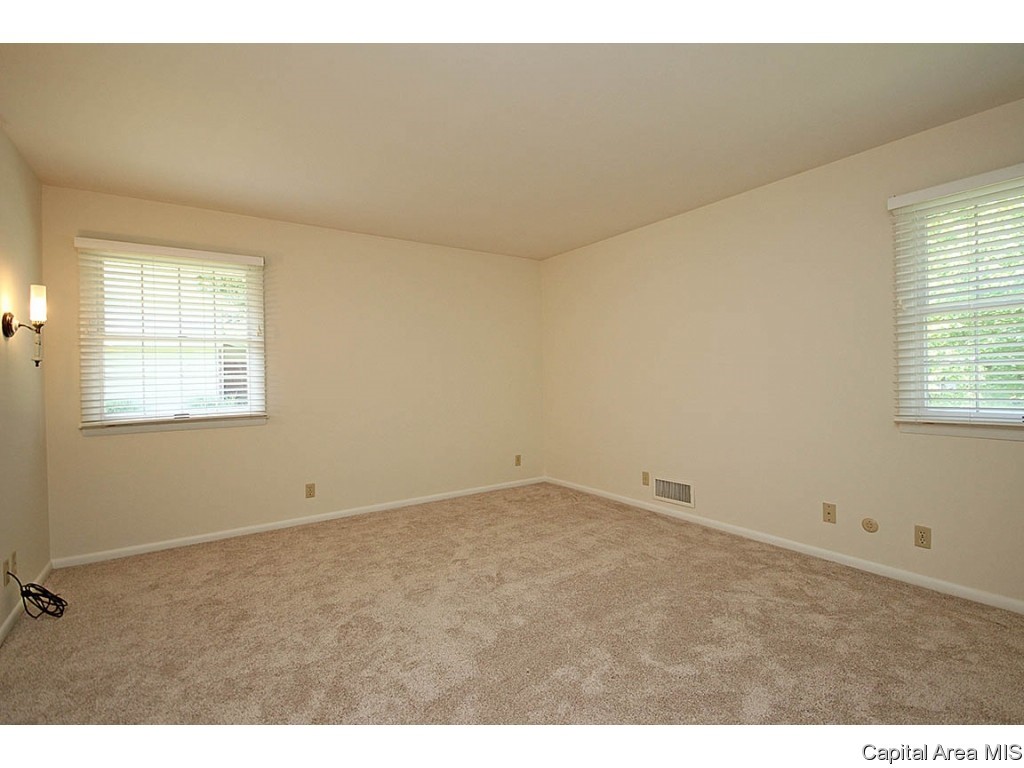 127 Golf Road Springfield, IL 62704 - Photo 24 of 36