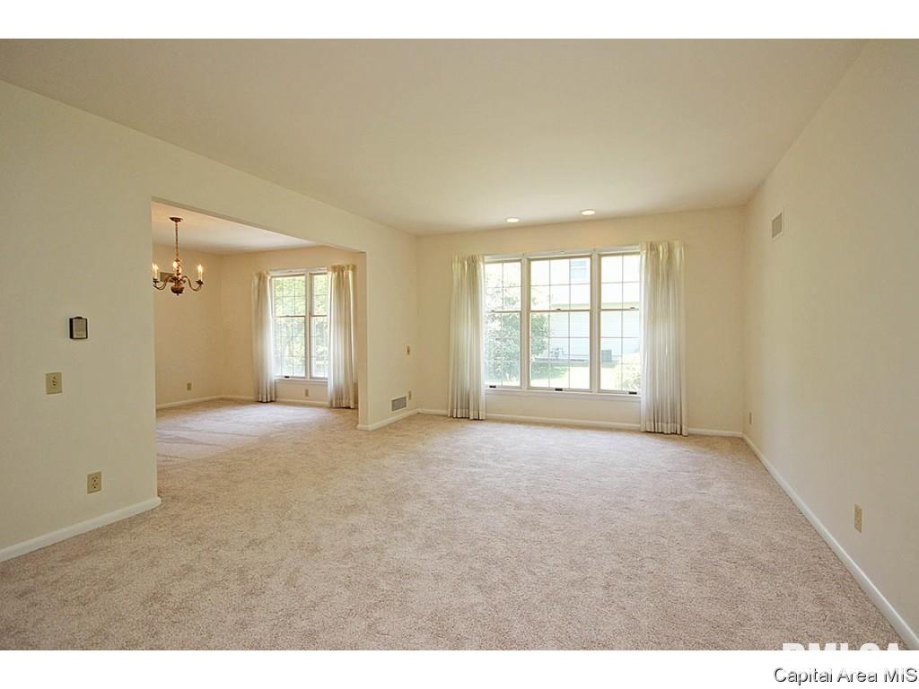 127 Golf Road Springfield, IL 62704 - Photo 3 of 36