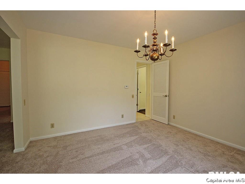 127 Golf Road Springfield, IL 62704 - Photo 4 of 36