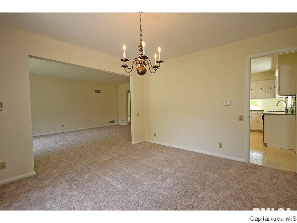 127 Golf Road Springfield, IL 62704 - Photo 5 of 36