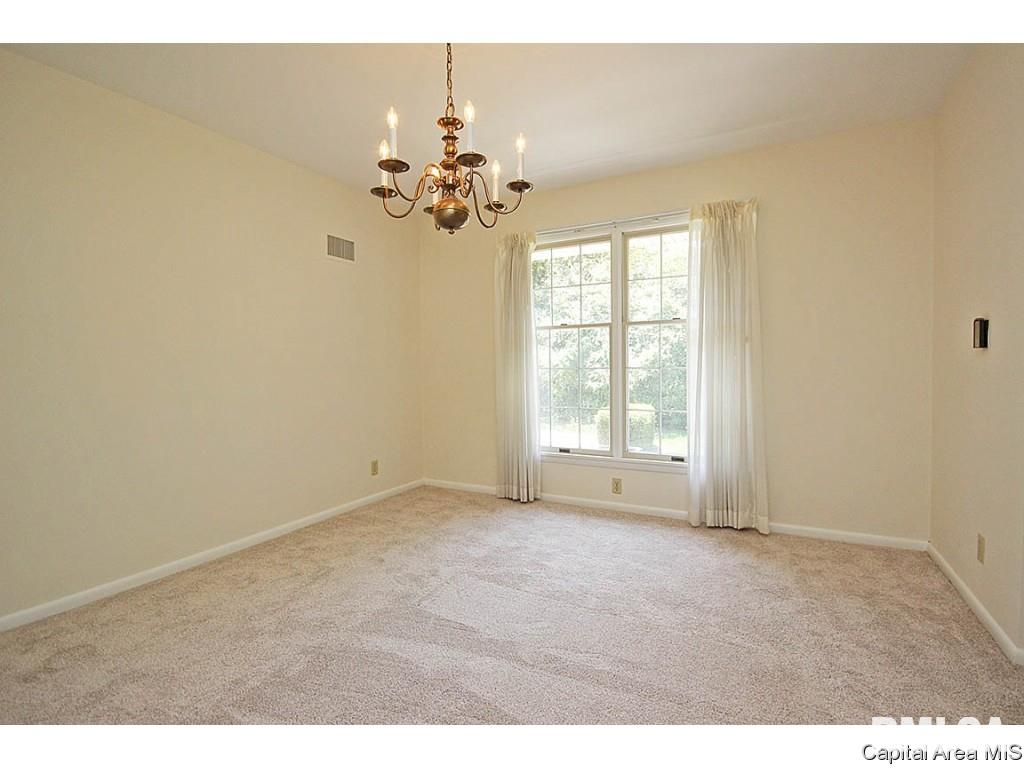 127 Golf Road Springfield, IL 62704 - Photo 6 of 36