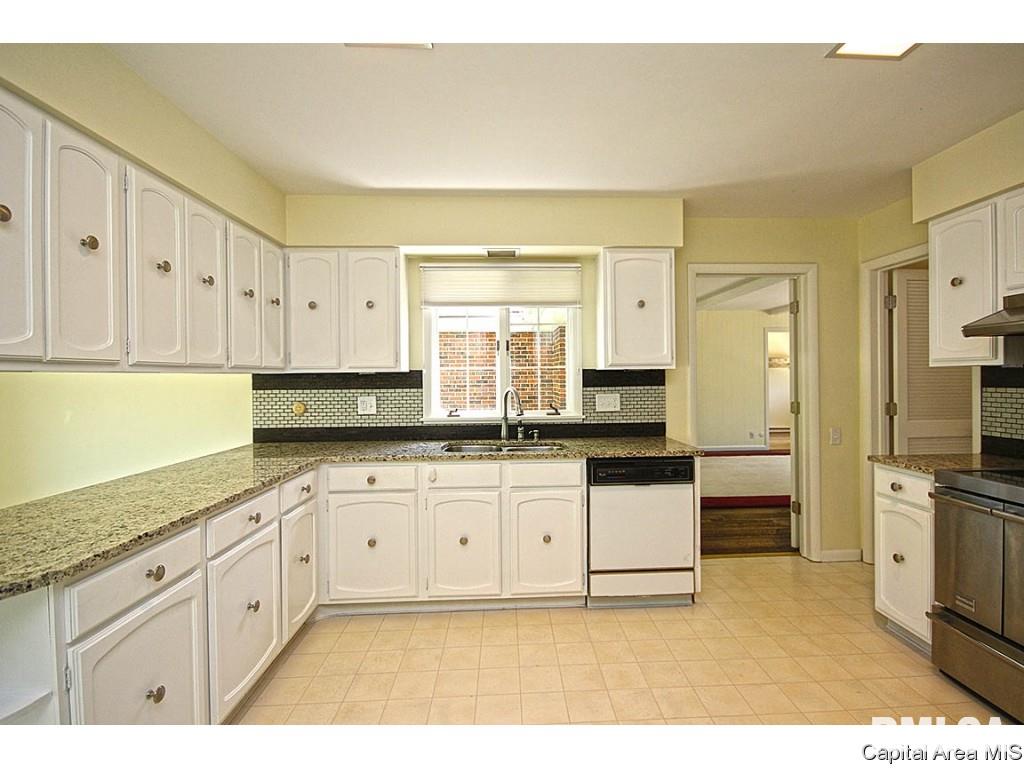 127 Golf Road Springfield, IL 62704 - Photo 7 of 36