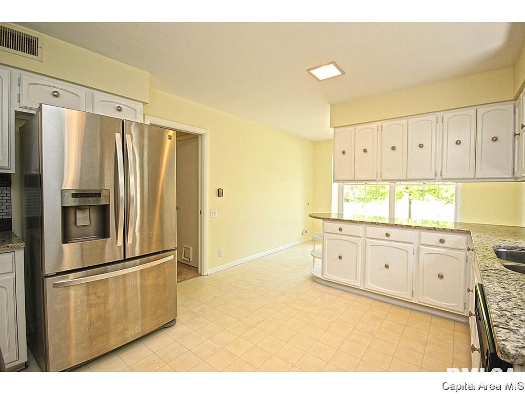 127 Golf Road Springfield, IL 62704 - Photo 8 of 36