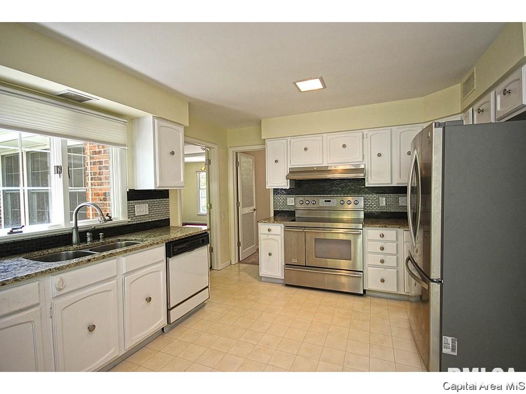 127 Golf Road Springfield, IL 62704 - Photo 9 of 36