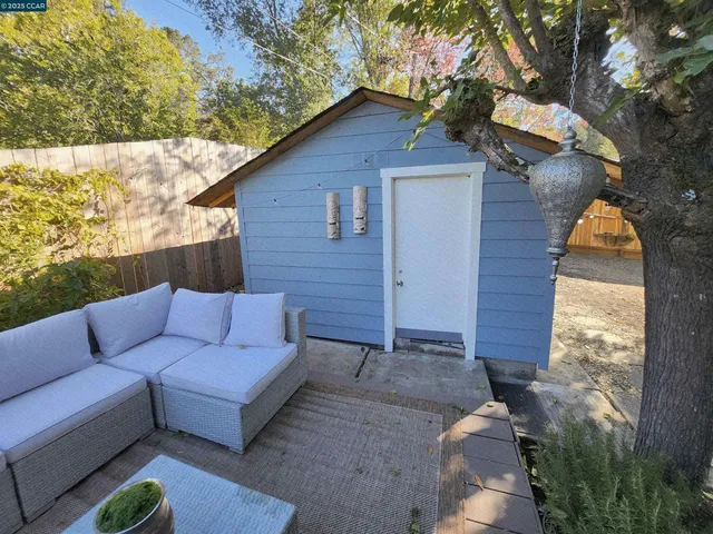 $1,230,000 | 183 Camino Pablo, Orinda, CA 94563