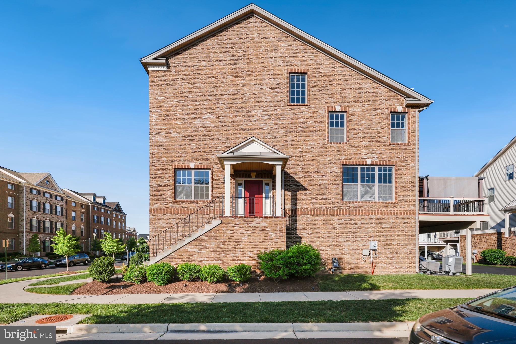 22635 Naugatuck Square Ashburn, VA 20148 - Photo 2 of 46