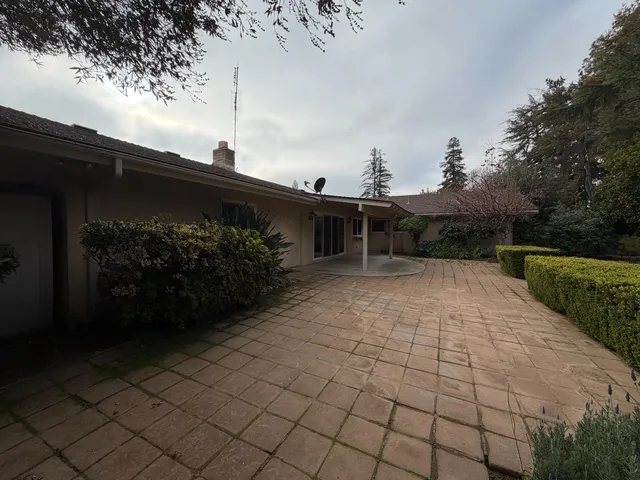 $2,500 | 1428 West Calimyrna Avenue, Fresno, CA 93711