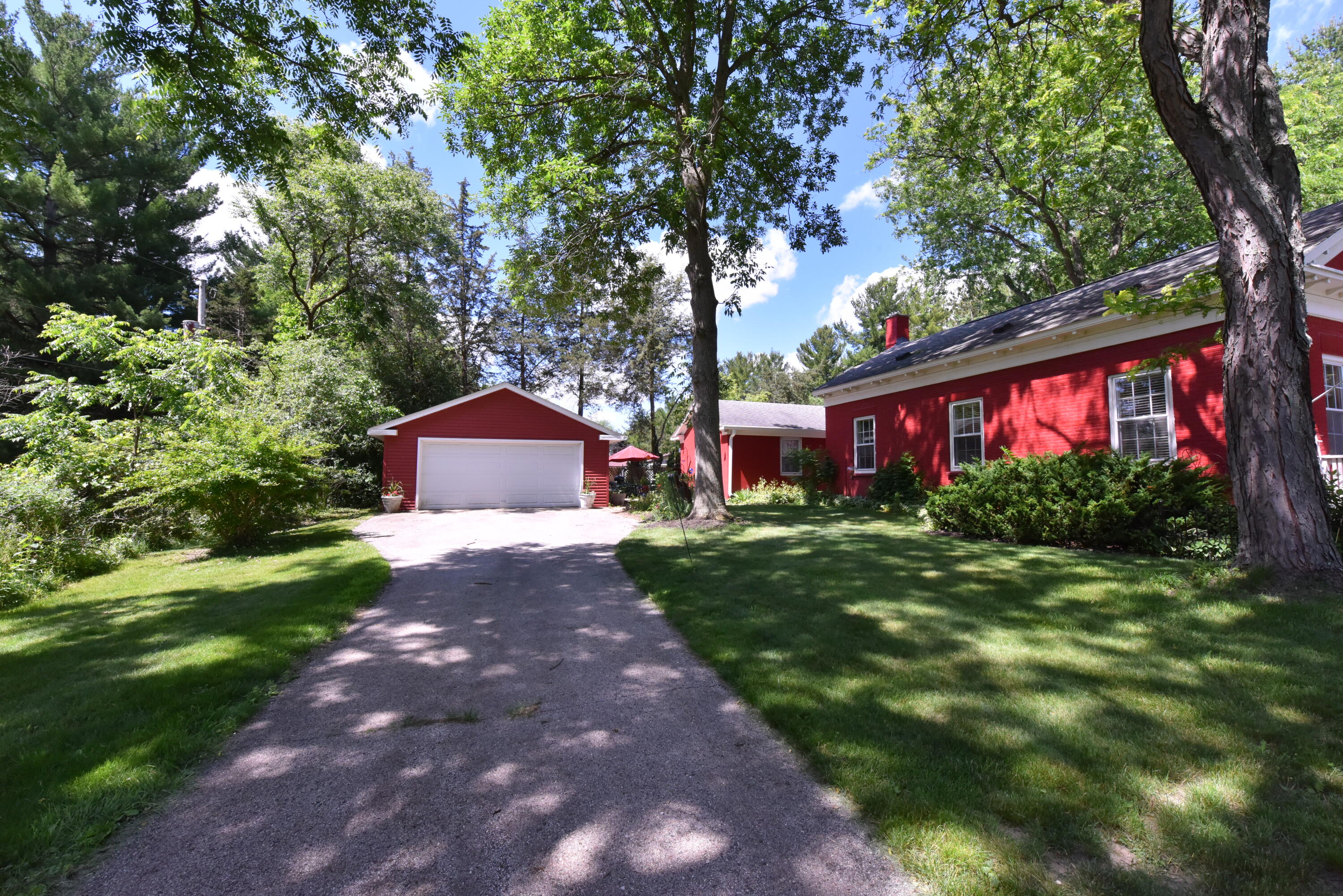 1123 South Utica Road Summit, WI 53066 - Photo 26 of 37 Long Paved Driveway