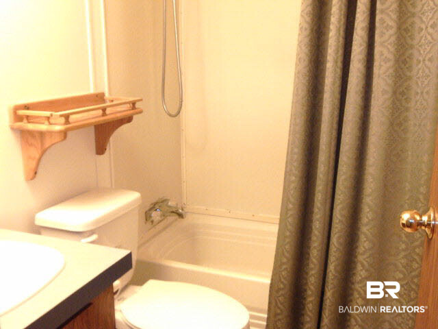 32183 Water Works Lane Lillian, AL 36549 - Photo 22 of 23 Guest Bath