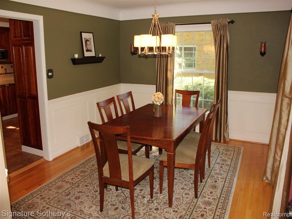 19690 Beverly Road Franklin, MI 48025 - Photo 4 of 23 Dining Room