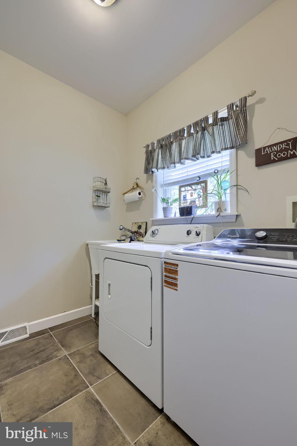 520 Duquesne Road York, PA 17402 - Photo 18 of 62