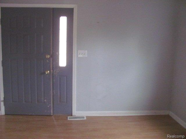 6127 Carroll Lk Road Commerce Township, MI 48382 - Photo 2 of 12 6living.jpg