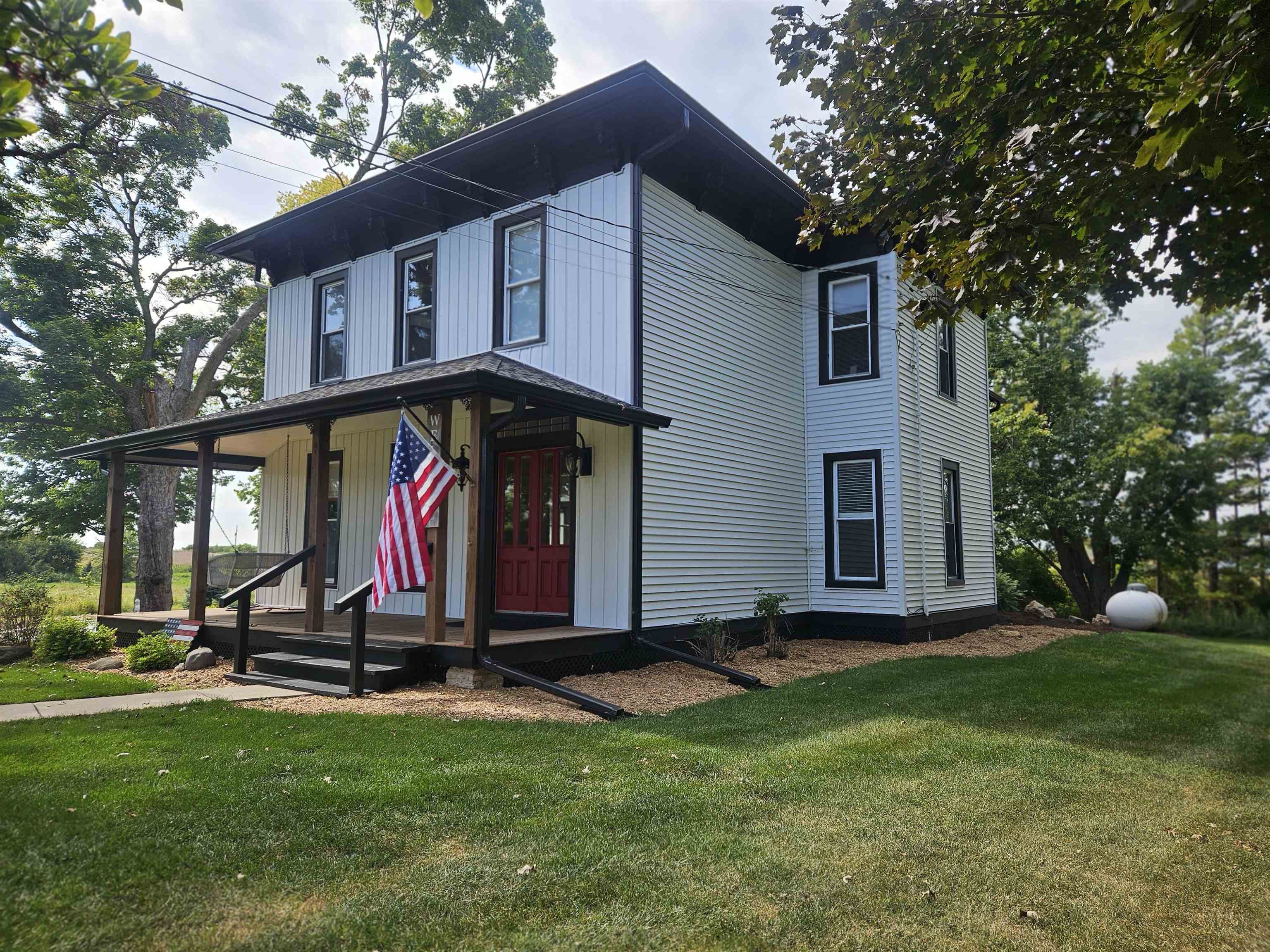 1851 West Winneshiek Road Freeport, IL 61032 - Photo 2 of 41 a view of a back yard of the house