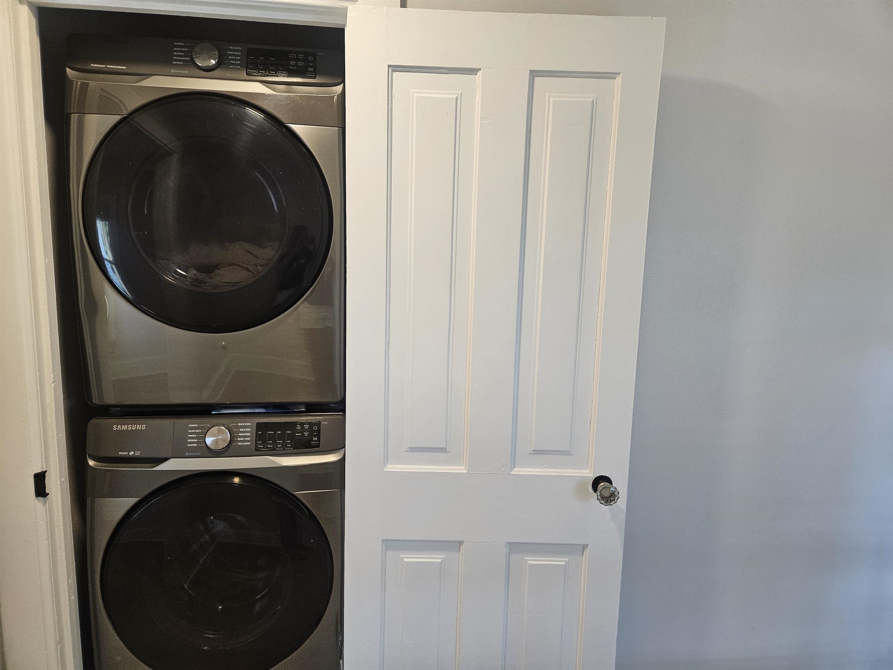 1851 West Winneshiek Road Freeport, IL 61032 - Photo 27 of 41 a close up view of a washer and dryer