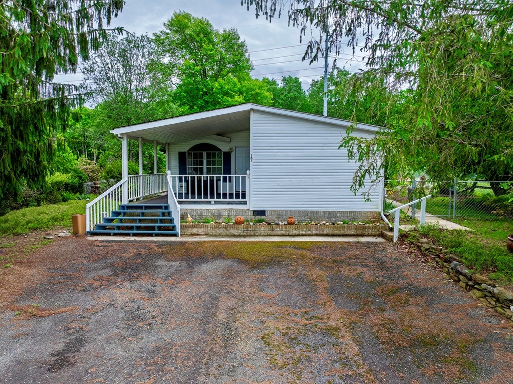 107 Jason Heights Road Galax, VA 24333 - Photo 4 of 84 Gallery Image 4
