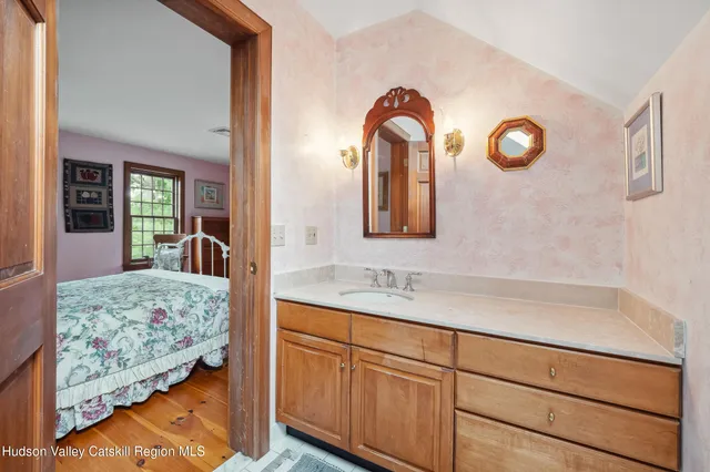 a en suite bathroom with sink and mirror