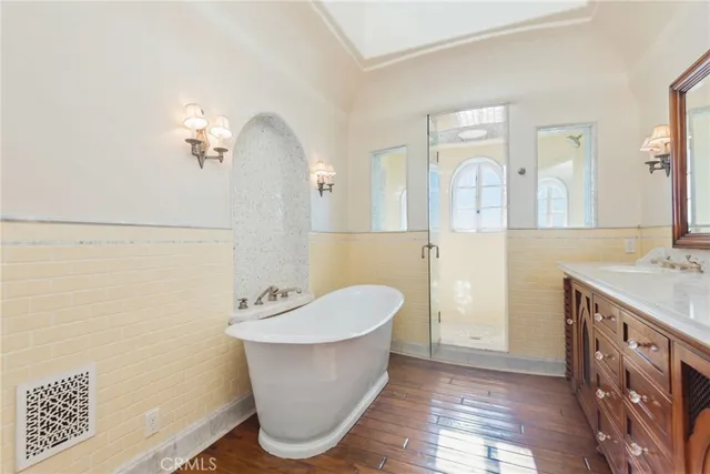 $18,000 | 17501 Castellammare Drive, Pacific Palisades, CA 90272