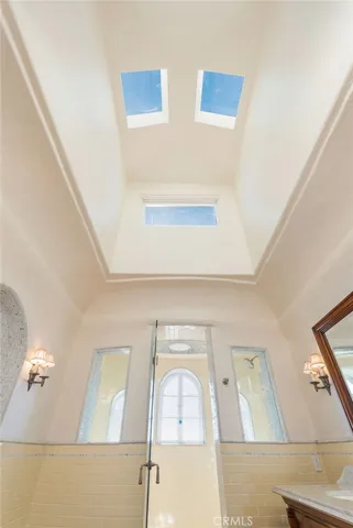 $18,000 | 17501 Castellammare Drive, Pacific Palisades, CA 90272