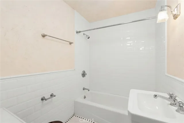 $18,000 | 17501 Castellammare Drive, Pacific Palisades, CA 90272