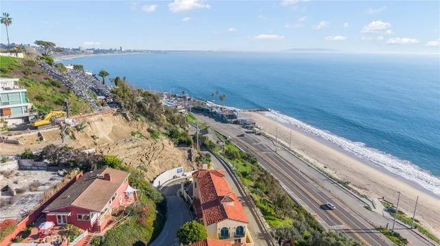 $18,000 | 17501 Castellammare Drive, Pacific Palisades, CA 90272