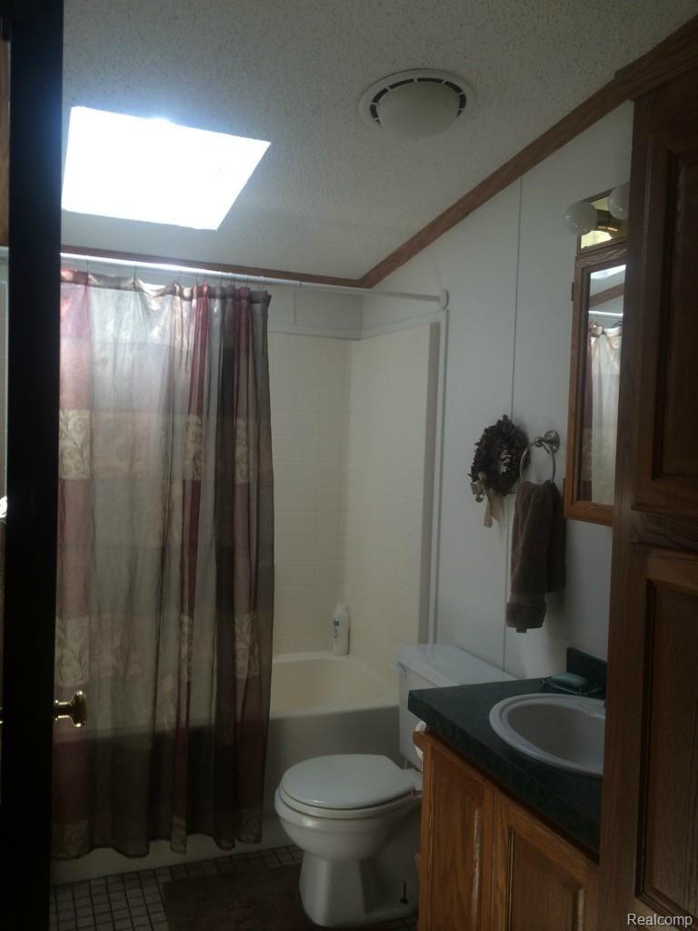 3015 Peppermill Road Attica, MI 48412 - Photo 6 of 14 f-Bath.jpg