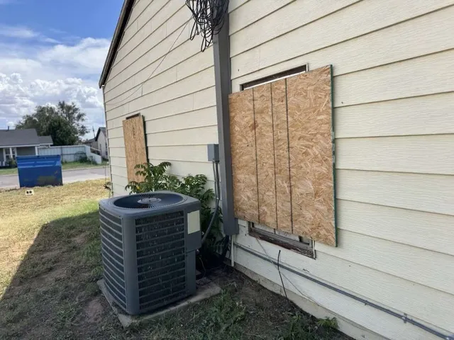 a view of backyard with tub