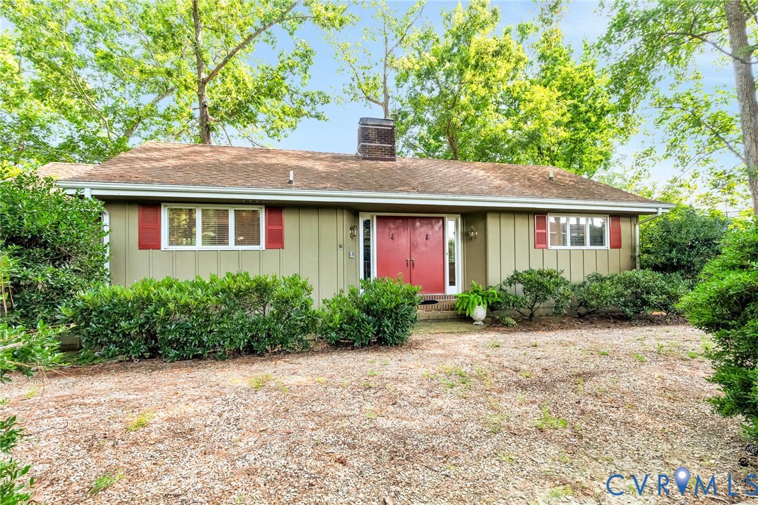 200 Pond Road Lancaster, VA 22503 - Photo 18 of 48 a front view of a house with a garden
