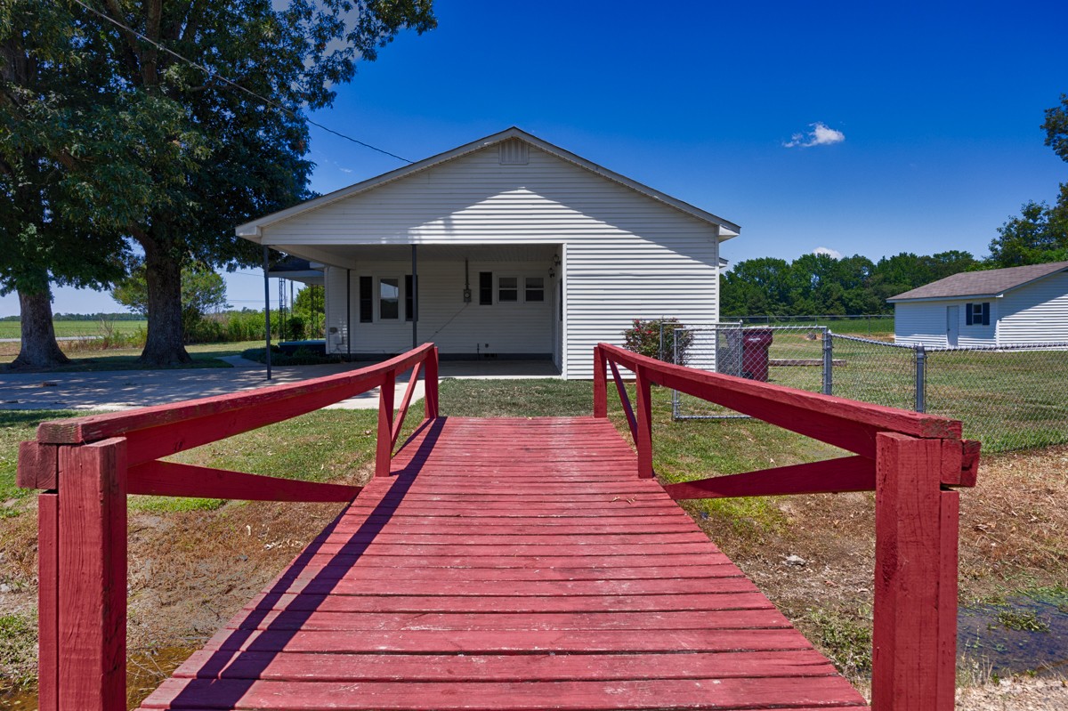 16871 New Cut Road Athens, AL 35614 - Photo 27 of 40 a balcony with wooden floor and outdoor seating