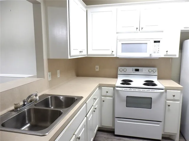 $193,500 | 1702 Deacon Drive, Unit 101, College Station, TX 77845