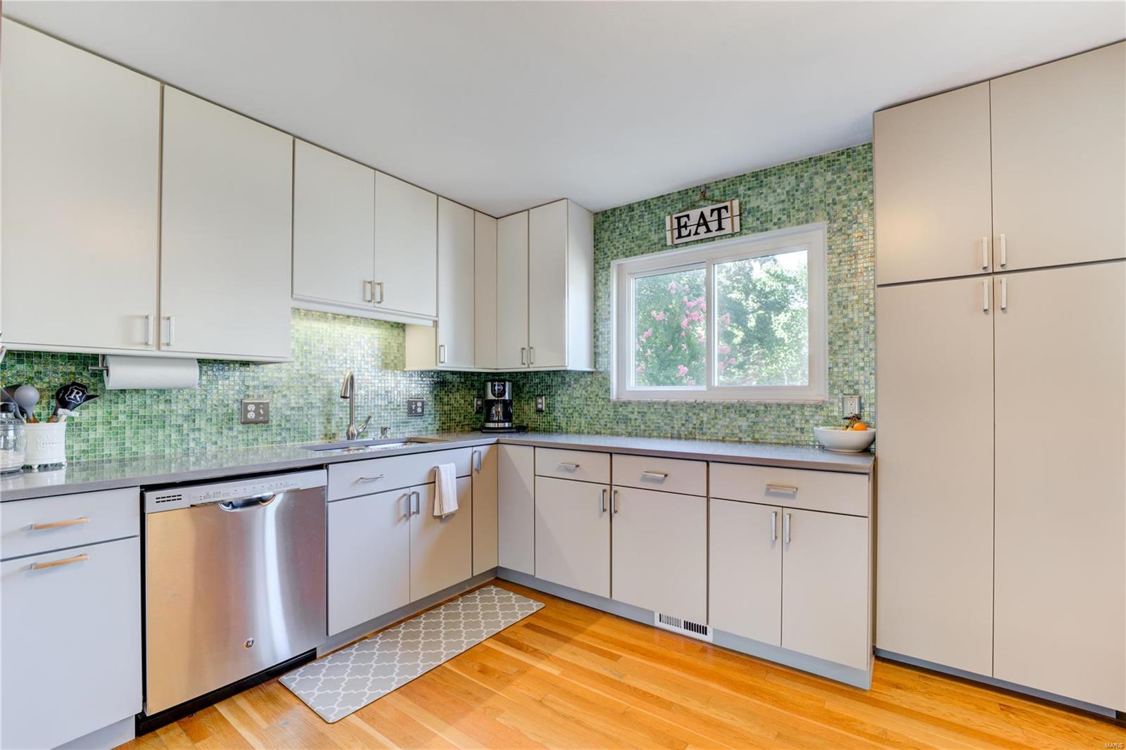 8731 Grant Road St. Louis, MO 63123 - Photo 7 of 23 Gallery Image 7
