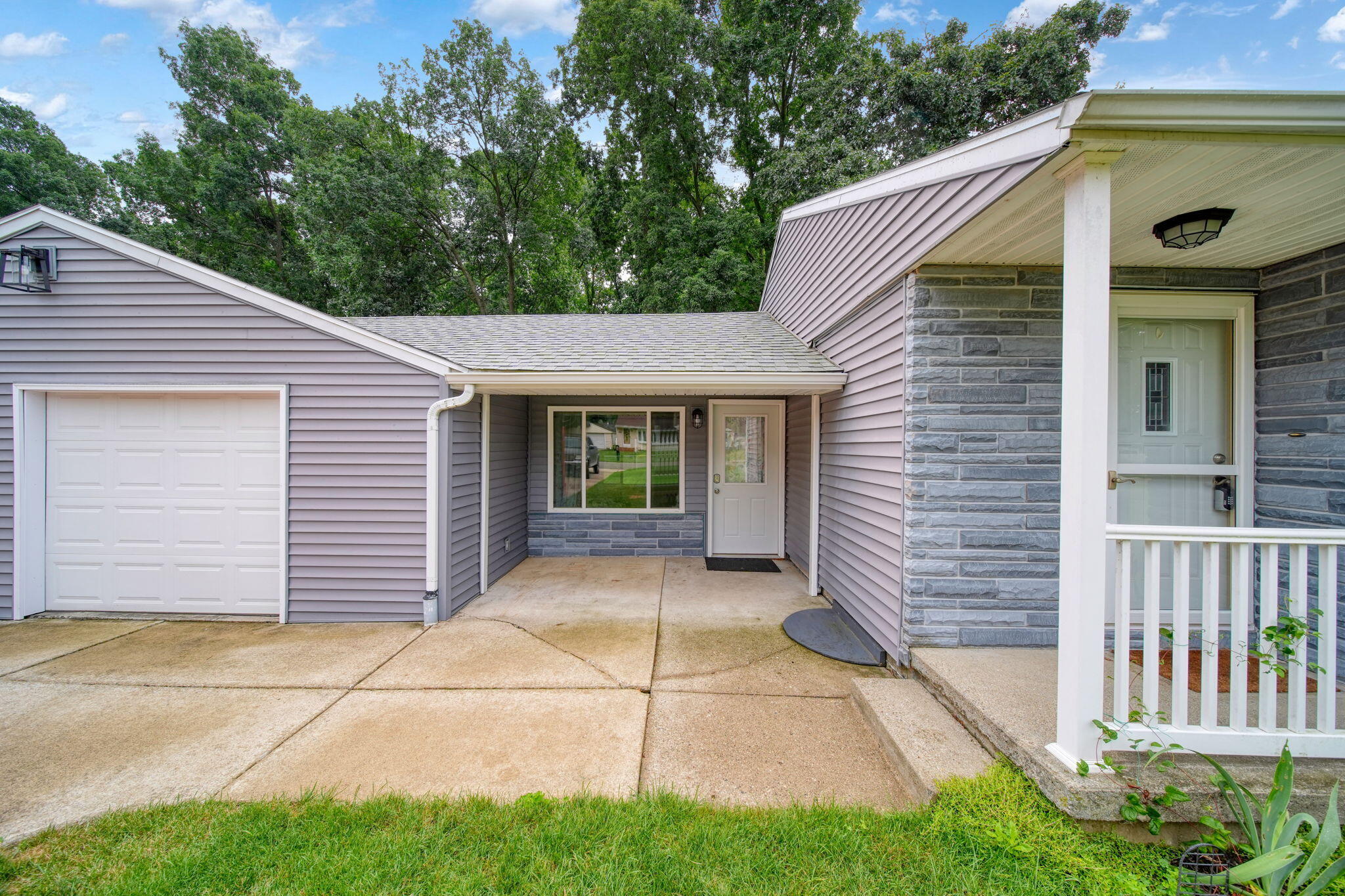 1511 Strathmoor Lane Jackson, MI 49203 - Photo 4 of 48 4