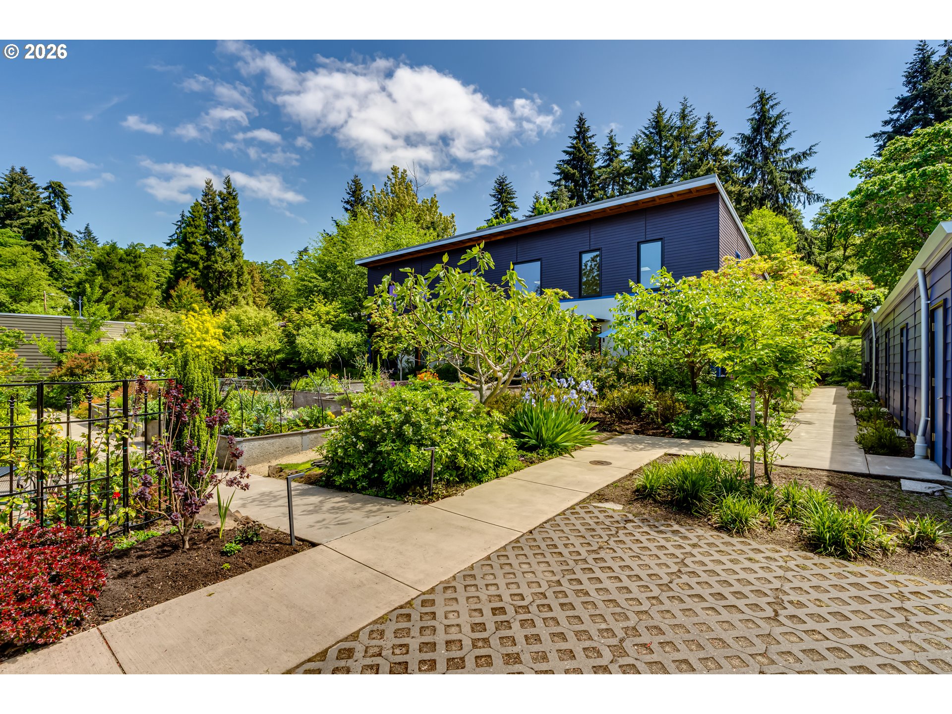 2863 Friendly Street Eugene, OR 97405 - Photo 3 of 24