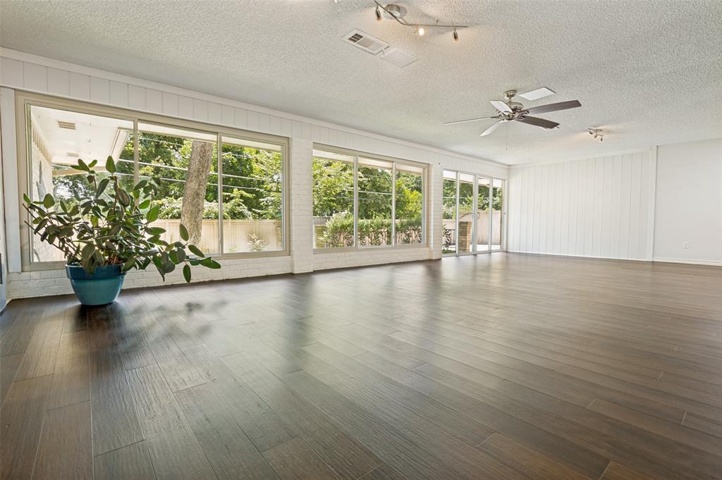 805 Crowley Road Arlington, TX 76012 - Photo 11 of 27 Gallery Image 11