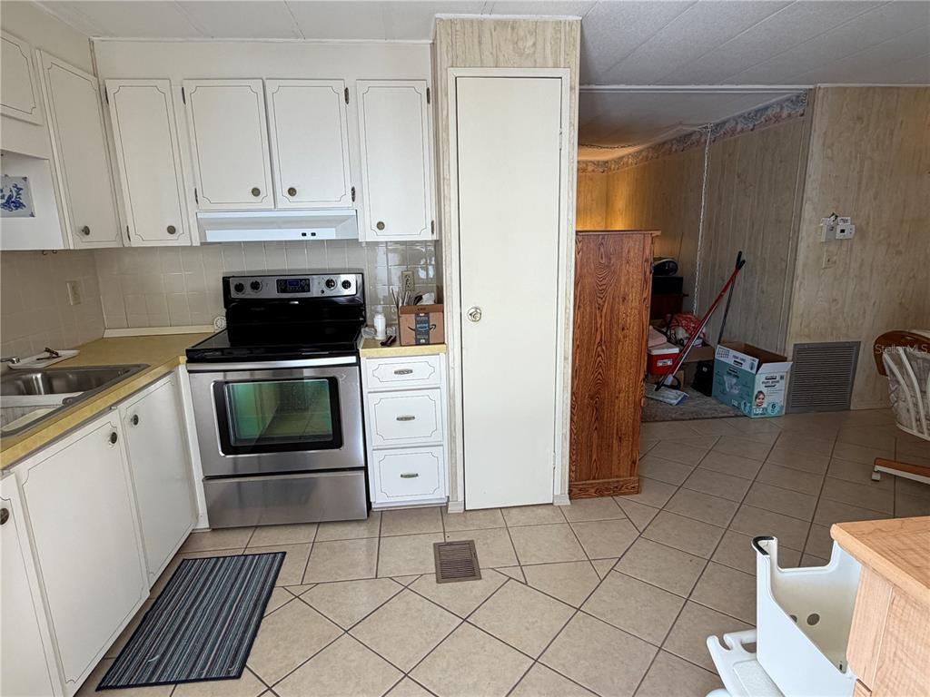 5619 Bayshore Road, Unit 126 Palmetto, FL 34221 - Photo 6 of 45