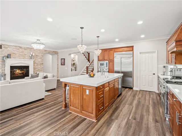 a kitchen that has a lot of cabinets in it