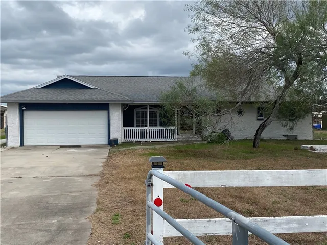 a view of outdoor kitchen