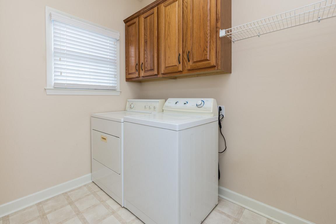 927 South Ridge Trail Clarksville, TN 37043 - Photo 18 of 30 Large laundry room complete with washer and dryer!