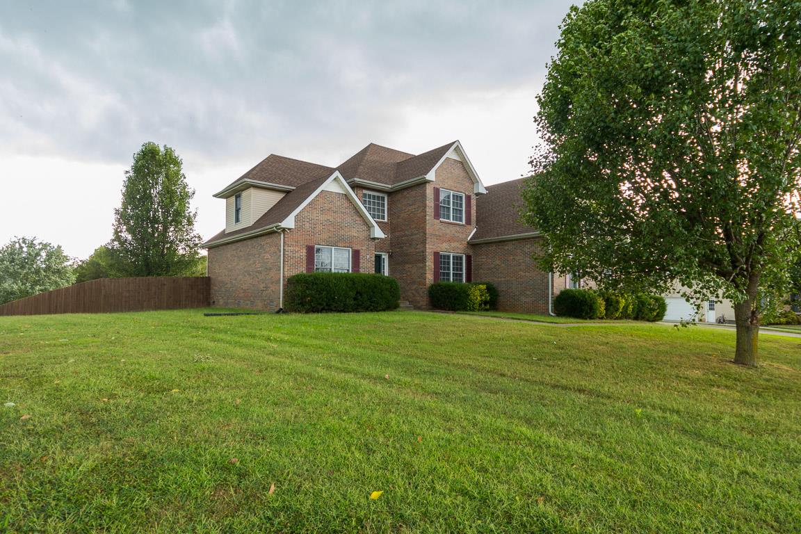 927 South Ridge Trail Clarksville, TN 37043 - Photo 2 of 30 Large front yard...but wait until you see the back!