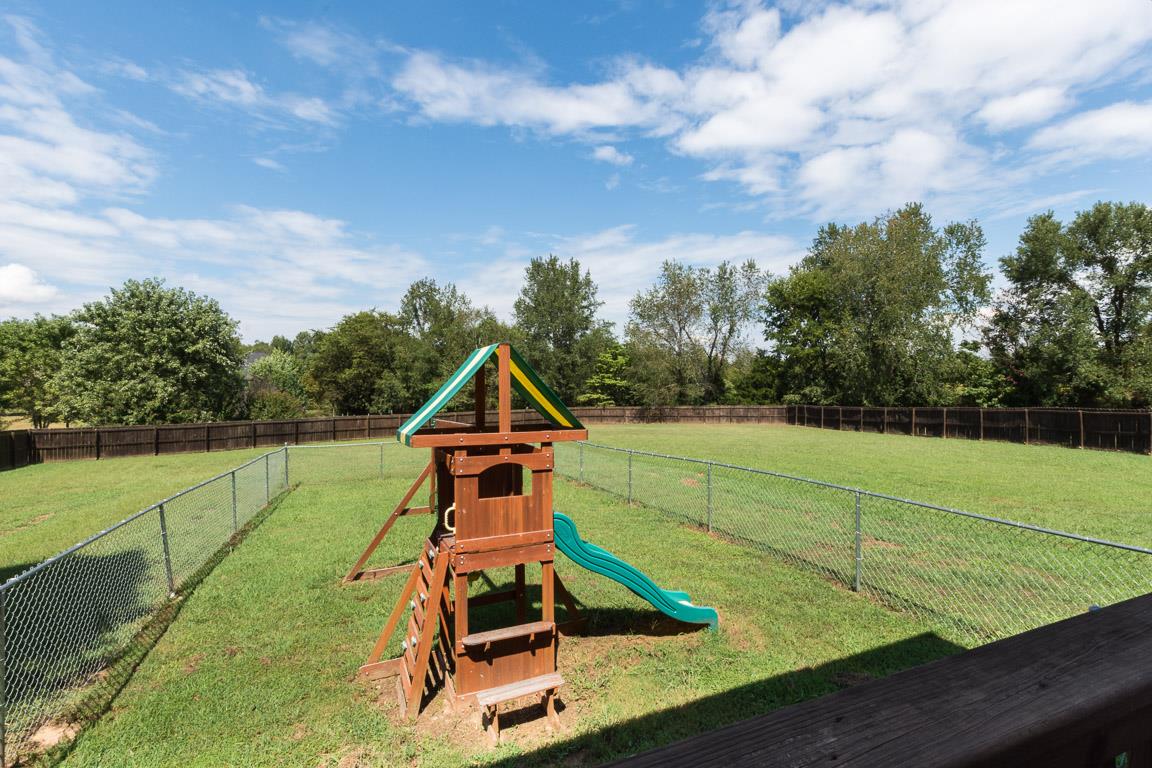 927 South Ridge Trail Clarksville, TN 37043 - Photo 27 of 30 Even the pups and kids have an area of play! Play-set conveys!
