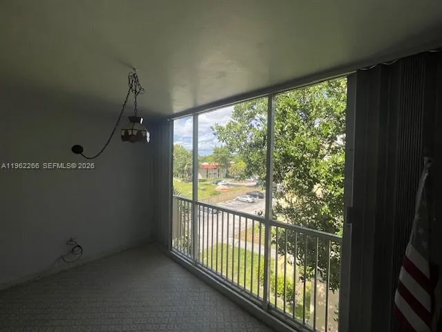 $180,000 | 920 Northeast 199th Street, Unit 4S, Miami, FL 33179